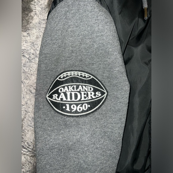 Oakland/ Las Vegas Raiders Throwback Bomber Jacket - Picture 4 of 6